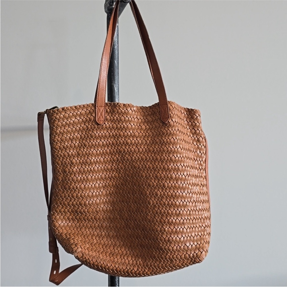Madewell The Medium Transport Tote: Woven Leather Edition In Burnished Caramel